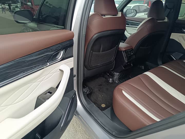 Фото 9 - Geely Monjaro