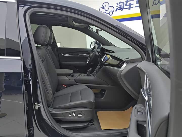 Фото 8 - Cadillac XT6