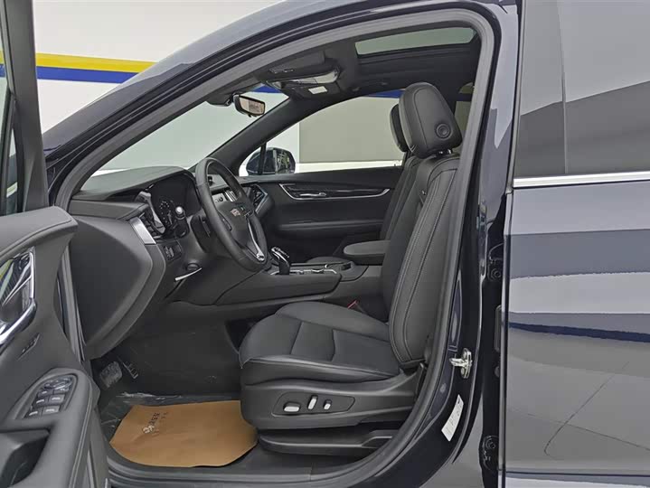 Фото 9 - Cadillac XT6