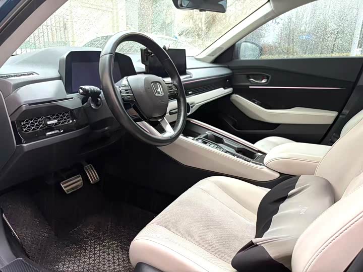 Фото 2 - Honda Accord Hybrid