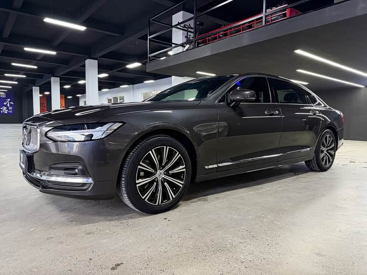 Фото 1 - Volvo S90