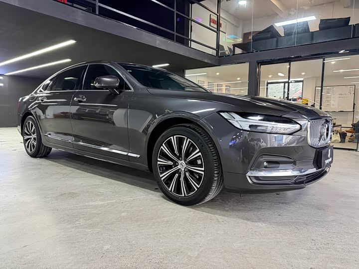 Фото 3 - Volvo S90