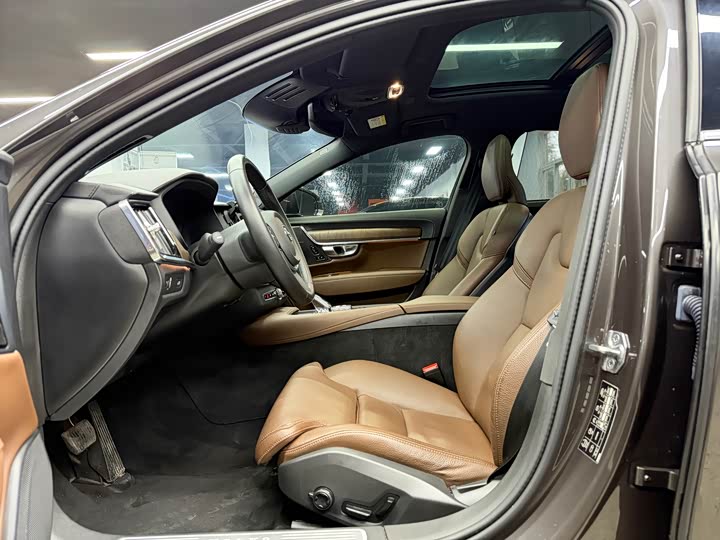 Фото 4 - Volvo S90