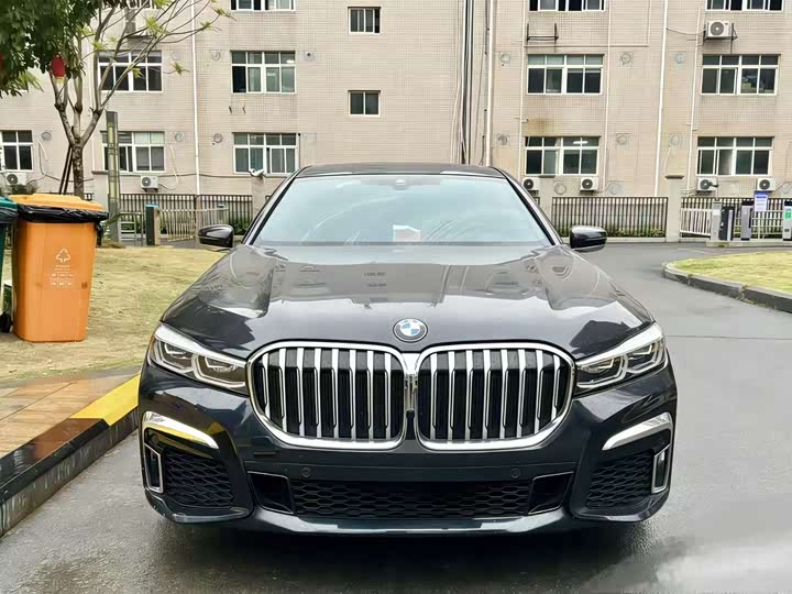 Фото 2 - BMW 7 Series