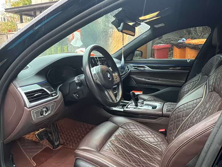 Фото 5 - BMW 7 Series