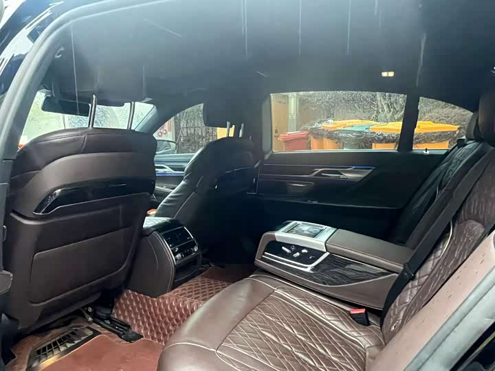 Фото 6 - BMW 7 Series