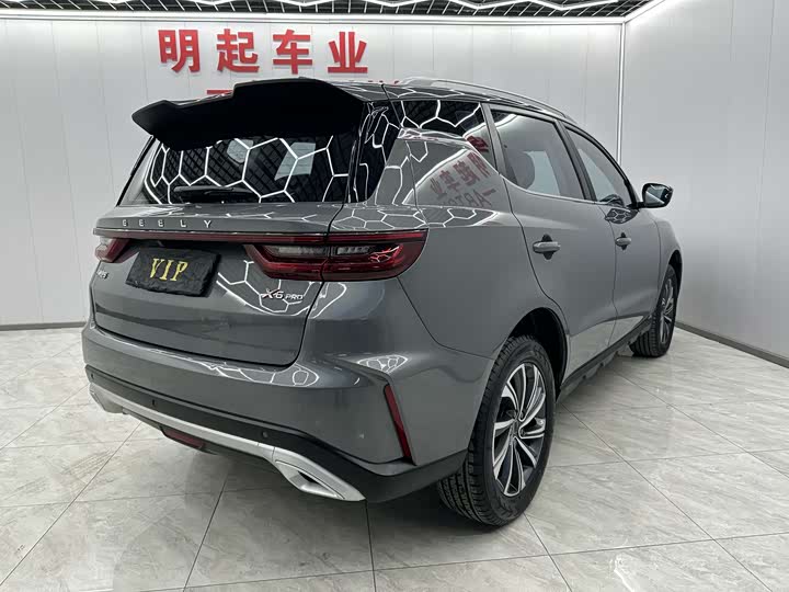 Фото 7 - Geely Vision X6
