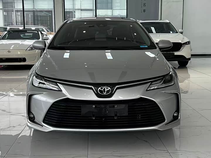 Фото 2 - Toyota Corolla