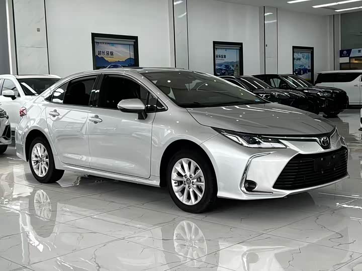 Фото 3 - Toyota Corolla