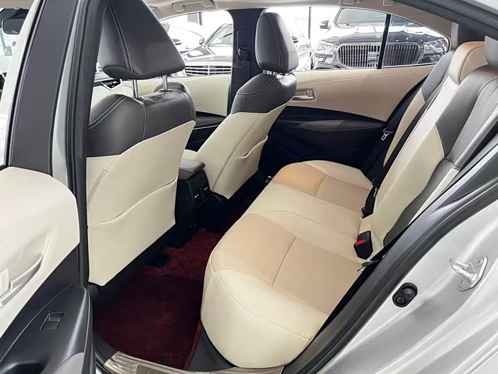 Фото 5 - Toyota Corolla