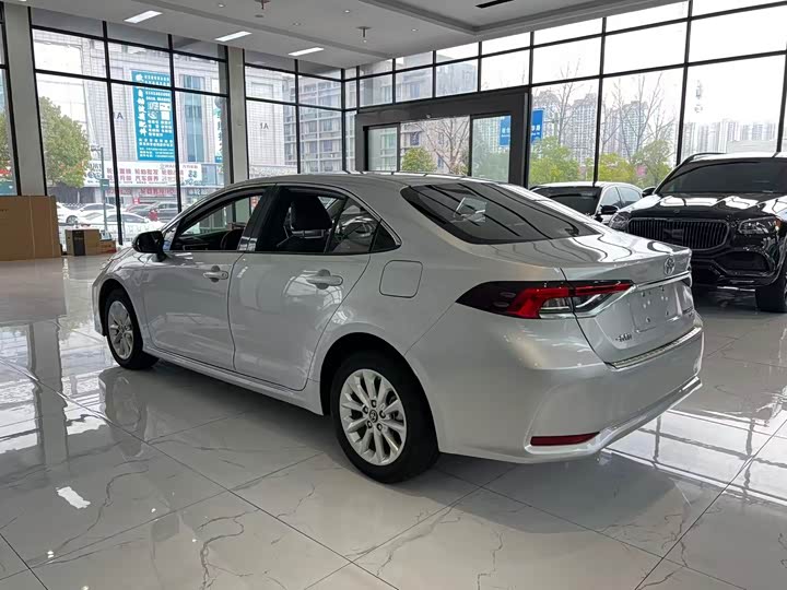 Фото 7 - Toyota Corolla