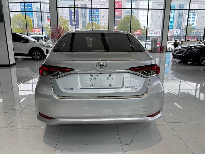 Фото 8 - Toyota Corolla