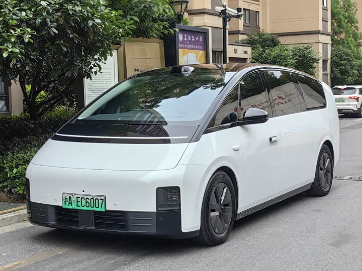 Фото 1 - LiXiang Mega