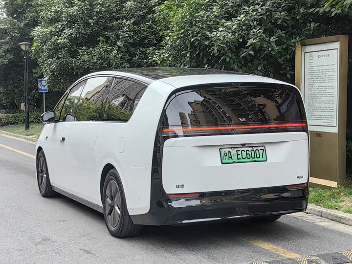 Фото 4 - LiXiang Mega