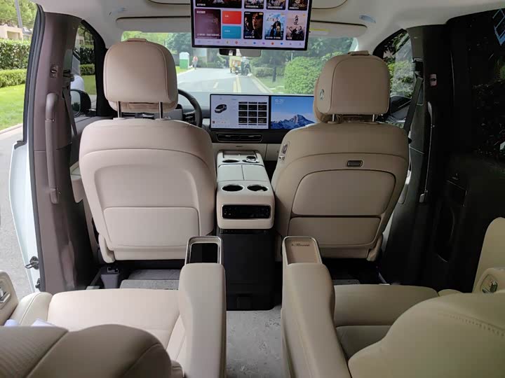 Фото 6 - LiXiang Mega