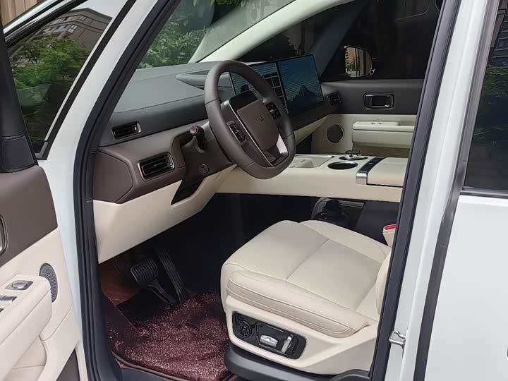 Фото 9 - LiXiang Mega