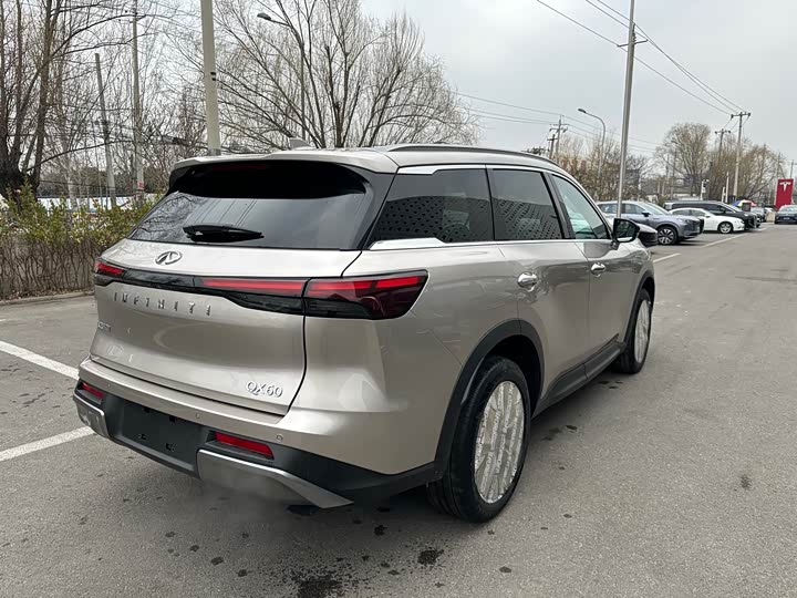 Photo 4 - Infiniti QX60