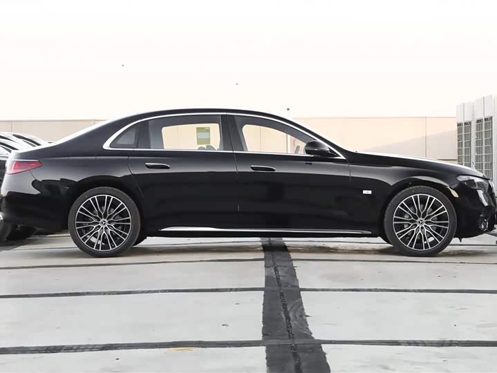 Фото 4 - Mercedes-Benz E-Class