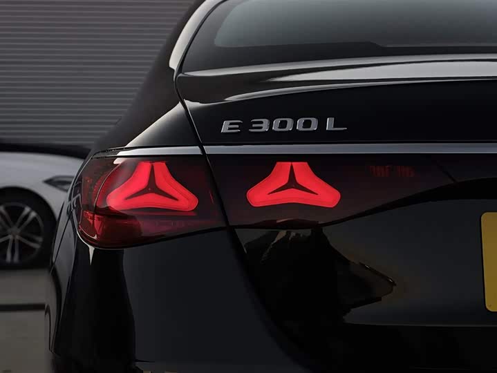 Фото 7 - Mercedes-Benz E-Class