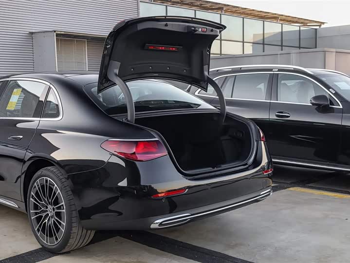 Фото 8 - Mercedes-Benz E-Class