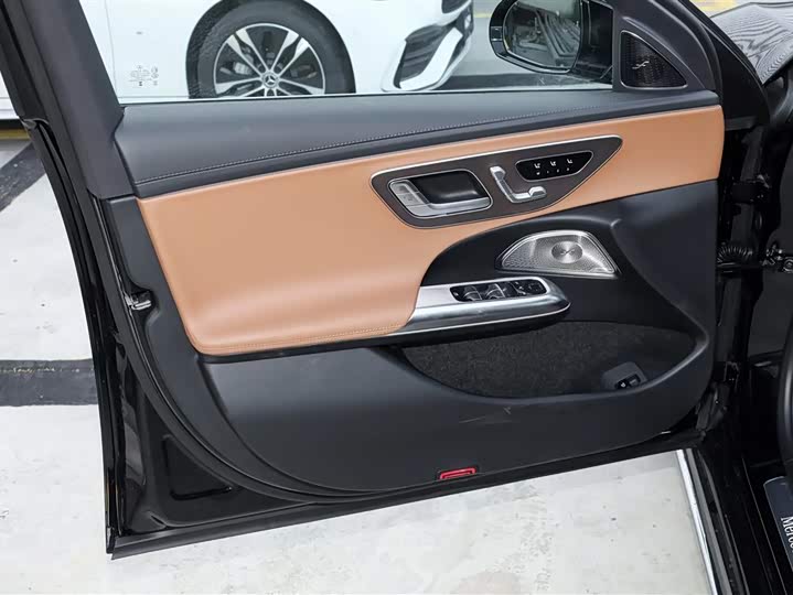 Фото 9 - Mercedes-Benz E-Class