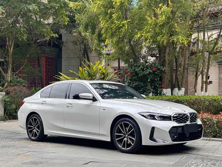 Photo 3 - BMW 3 Series