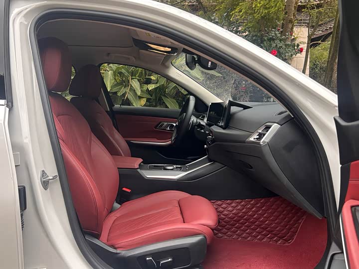 Photo 6 - BMW 3 Series