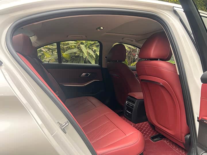 Photo 8 - BMW 3 Series