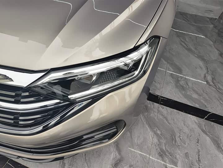 Фото 5 - Volkswagen Sagitar L