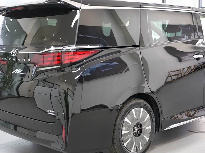 Photo 3 - Toyota Alphard