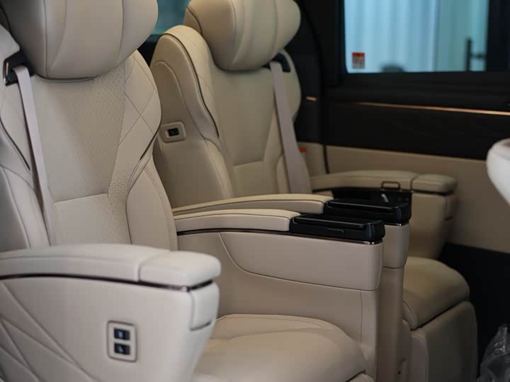 Photo 9 - Toyota Alphard