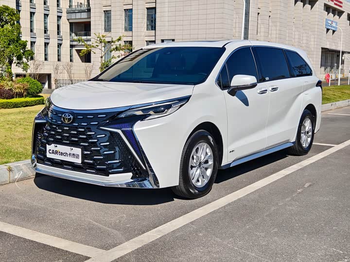 Фото 1 - Toyota Granvia