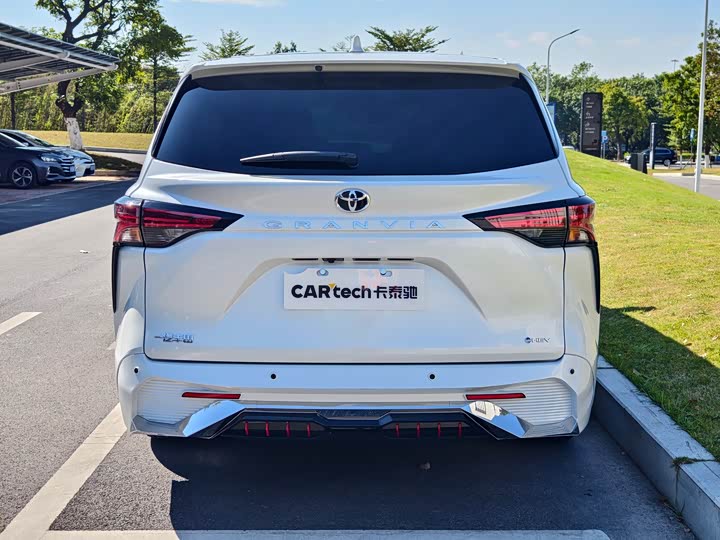 Фото 5 - Toyota Granvia