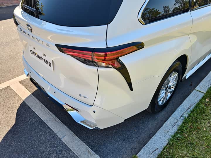 Фото 7 - Toyota Granvia