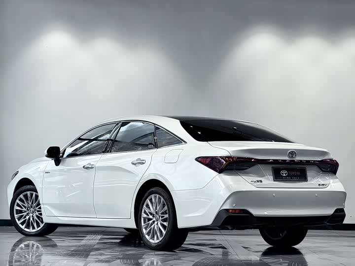 Фото 3 - Toyota Avalon