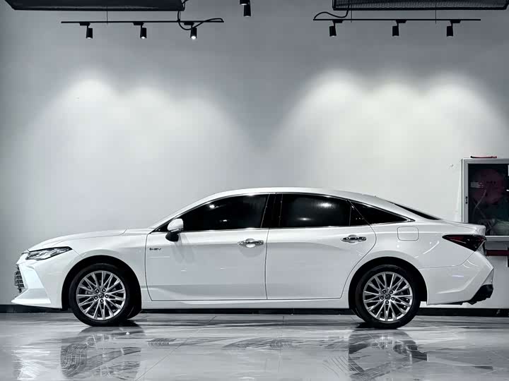 Фото 4 - Toyota Avalon