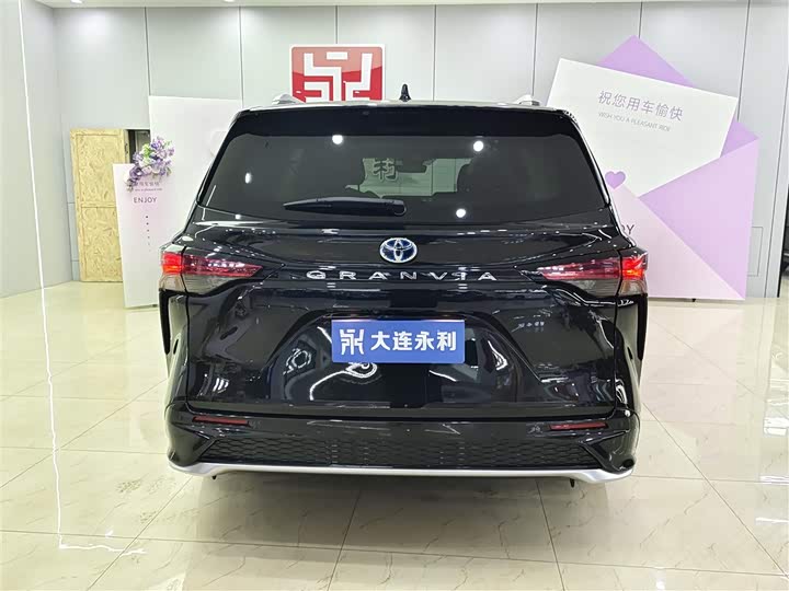 Фото 5 - Toyota Granvia