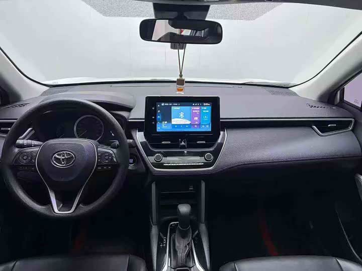 Photo 7 - Toyota Corolla Cross