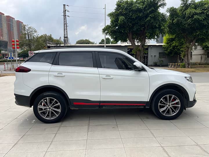 Фото 5 - Geely Atlas