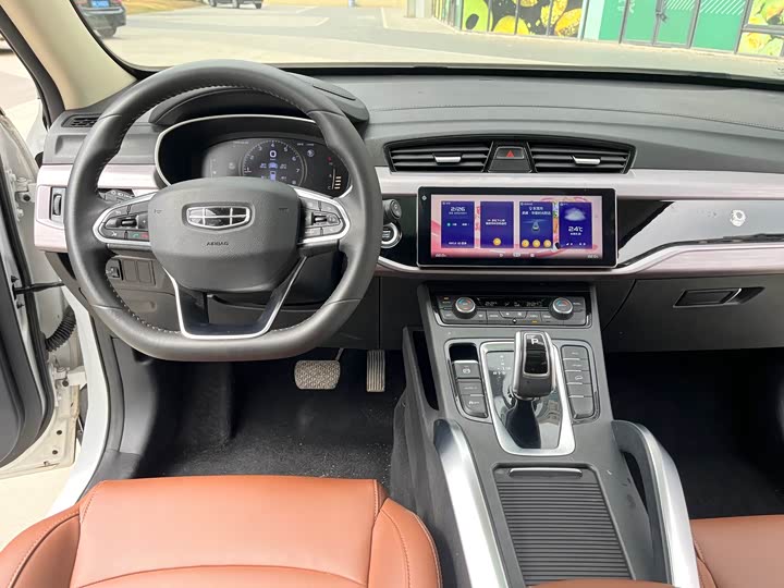 Фото 7 - Geely Atlas