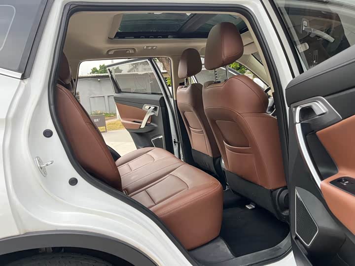 Фото 9 - Geely Atlas