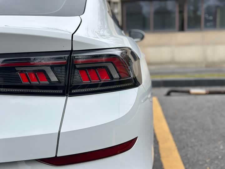 Photo 9 - Volkswagen Lamando L