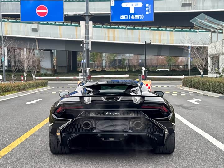 Фото 8 - Lamborghini Huracán