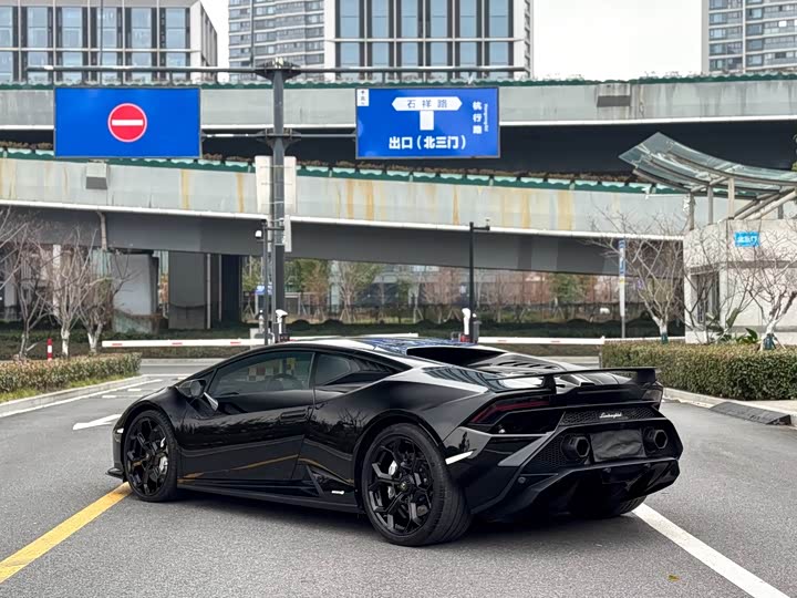 Фото 9 - Lamborghini Huracán