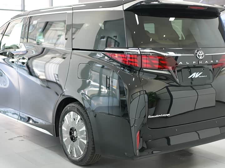 Photo 3 - Toyota Alphard