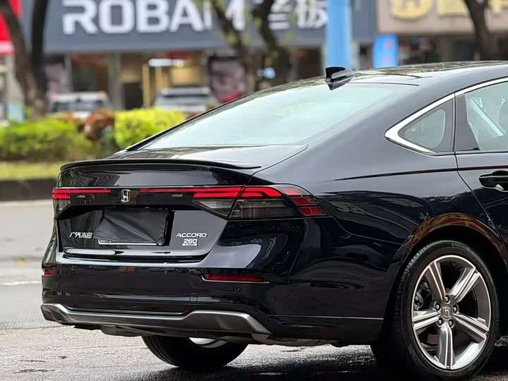 Фото 8 - Honda Accord