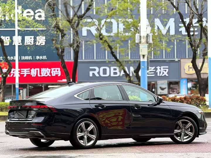 Фото 9 - Honda Accord