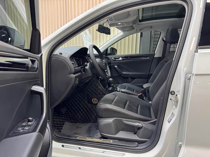 Фото 7 - Volkswagen T-Roc