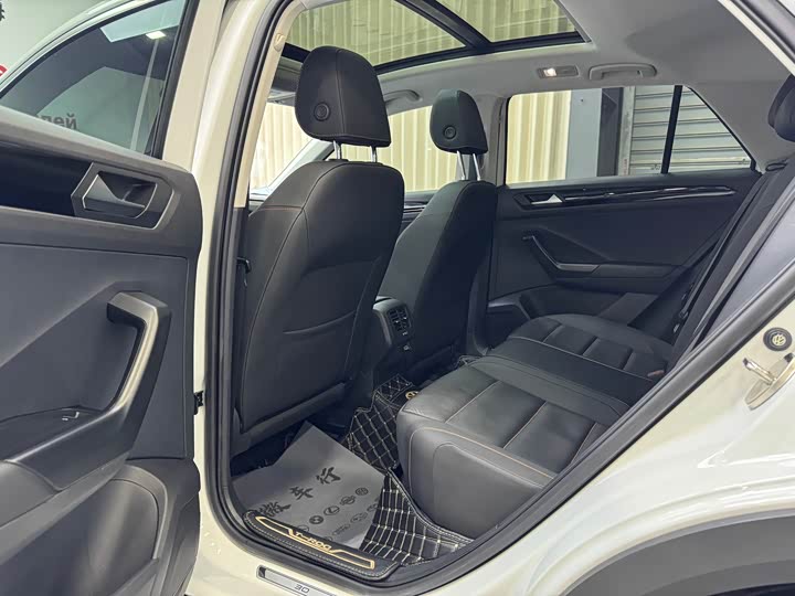 Фото 8 - Volkswagen T-Roc