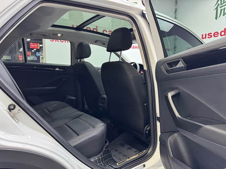 Фото 9 - Volkswagen T-Roc